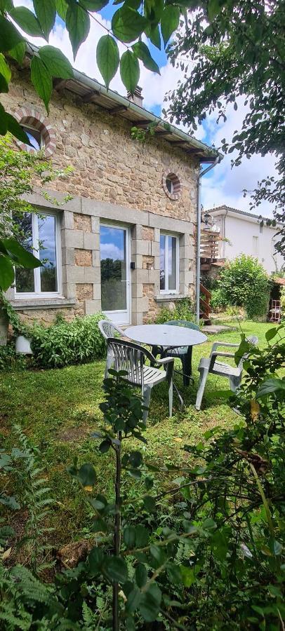 Bienvenue Aux Lavandieres. Holiday home Montrollet